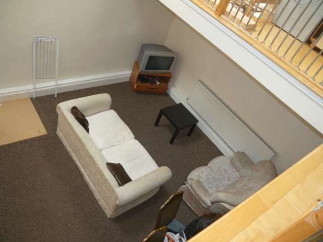  Image of 1 bedroom House Share to rent in Beal Lane Shaw Oldham OL2 at Beal Lane  Oldham, OL2 8PB