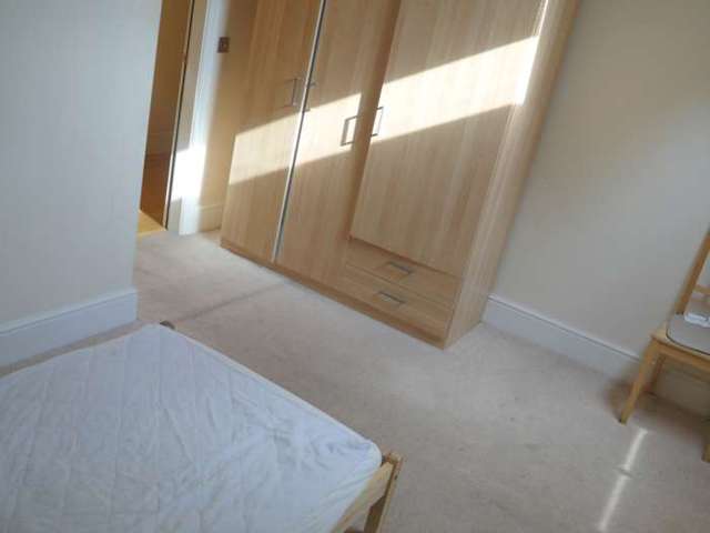  Image of 1 bedroom House Share to rent in Beal Lane Shaw Oldham OL2 at Beal Lane  Oldham, OL2 8PB