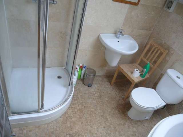  Image of 1 bedroom House Share to rent in Beal Lane Shaw Oldham OL2 at Beal Lane  Oldham, OL2 8PB
