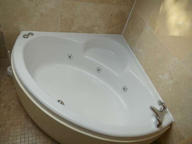  Image of 1 bedroom House Share to rent in Beal Lane Shaw Oldham OL2 at Beal Lane  Oldham, OL2 8PB