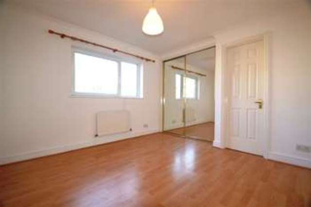  Image of 2 bedroom Apartment to rent in Lower Downs Road London SW20 at Cottenham Park, SW20 8QB