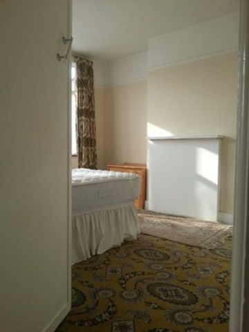  Image of 3 bedroom End of Terrace to rent in Beccles Drive Barking IG11 at BECCLES DRIVE  BARKING, IG11 9HX