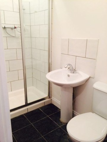  Image of 2 bedroom Flat to rent in Becontree Avenue Becontree Dagenham RM8 at = BECONTREE AVENUE  DAGENHAM, RM8 2UB