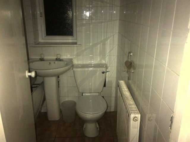  Image of 3 bedroom Terraced house to rent in Becontree Avenue Becontree Dagenham RM8 at BECONTREE AVENUE  DAGENHAM, RM8 2UU