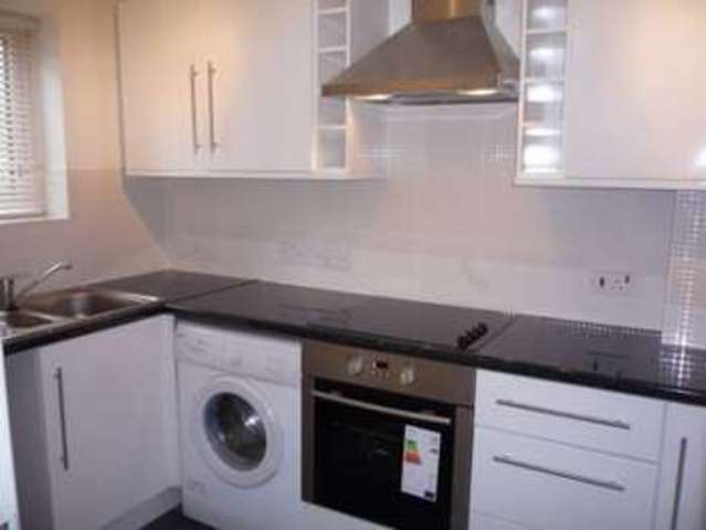  Image of 2 bedroom Terraced house to rent in Fawns Manor Close Feltham TW14 at Fawnsmanor Close  Bedfont, TW14 8EN