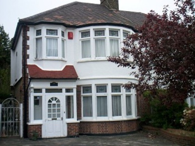  Image of 4 bedroom Detached house to rent in Beechdale London N21 at Beechdale  Winchmore Hill, N21 3QG