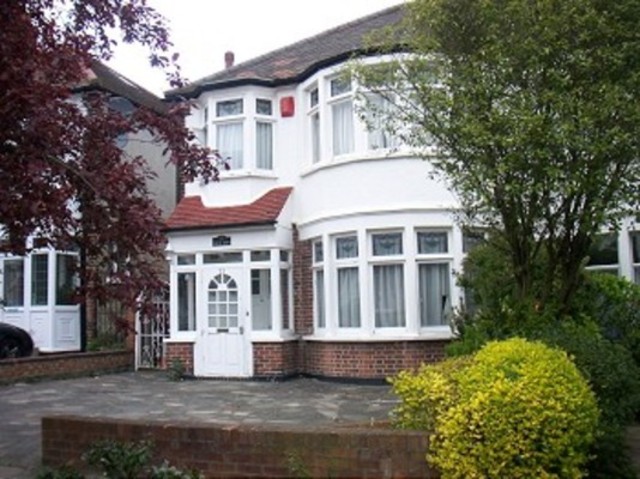  Image of 4 bedroom Detached house to rent in Beechdale London N21 at Beechdale  Winchmore Hill, N21 3QG