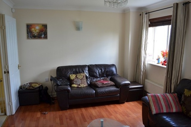  Image of 3 bedroom Town House to rent in Bengeo Gardens Chadwell Heath Romford RM6 at Bengeo Gardens  Chadwell Heath, RM6 4BT