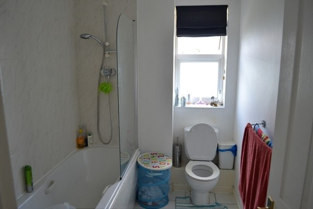  Image of 3 bedroom Town House to rent in Bengeo Gardens Chadwell Heath Romford RM6 at Bengeo Gardens  Chadwell Heath, RM6 4BT