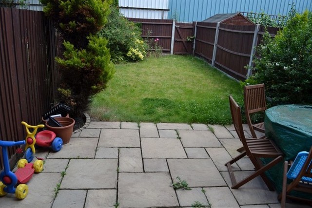  Image of 3 bedroom Town House to rent in Bengeo Gardens Chadwell Heath Romford RM6 at Bengeo Gardens  Chadwell Heath, RM6 4BT