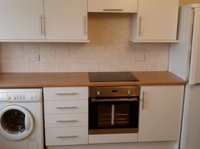  Image of 2 bedroom Flat to rent in Berkshire Gardens London N13 at Berkshire Gardens Palmers Green London, N13 6AE