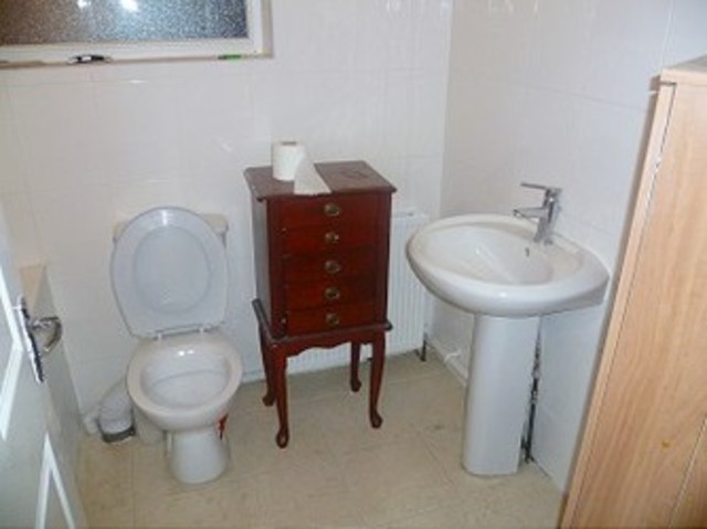  Image of 5 bedroom Detached house to rent in Betchworth Road Ilford IG3 at Betchworth Road  Seven Kings, IG3 9JH