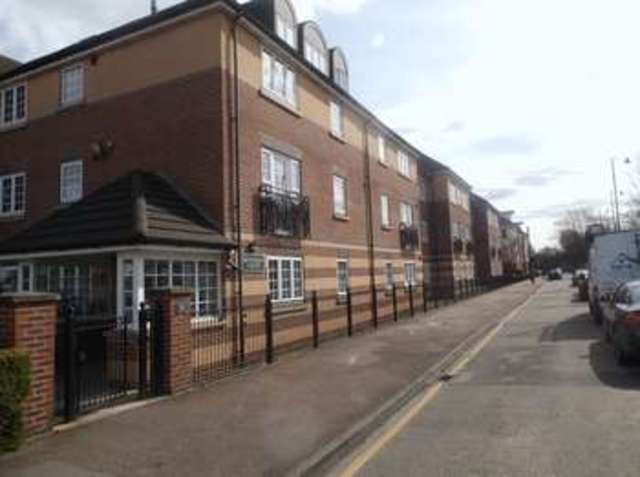  Image of 2 bedroom Flat for sale in Cockfosters Road Cockfosters Barnet EN4 at 50 Cockfosters Road Cockfosters Barnet, EN4 0DX