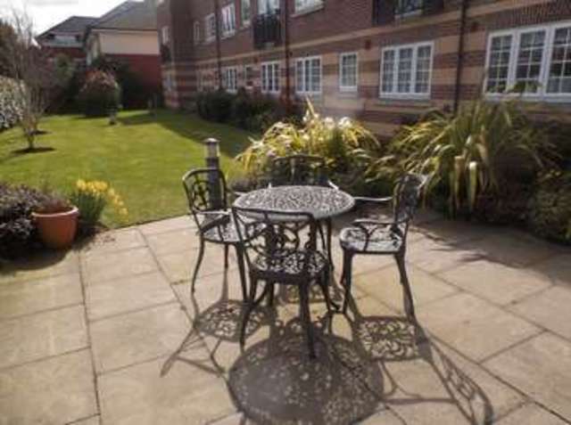  Image of 2 bedroom Flat for sale in Cockfosters Road Cockfosters Barnet EN4 at 50 Cockfosters Road Cockfosters Barnet, EN4 0DX
