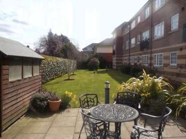  Image of 2 bedroom Flat for sale in Cockfosters Road Cockfosters Barnet EN4 at 50 Cockfosters Road Cockfosters Barnet, EN4 0DX