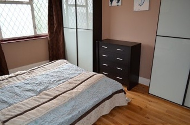  Image of 4 bedroom Detached house to rent in Betstyle Road London N11 at Betstyle Road  Arnos Grove, N11 1JB