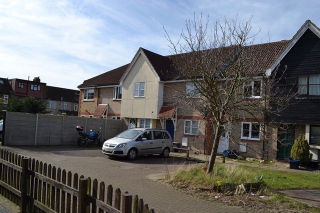  Image of 2 bedroom Detached house to rent in Bexley Gardens Chadwell Heath Romford RM6 at Bexley Gardens  Chadwell Heath, RM6 4FD
