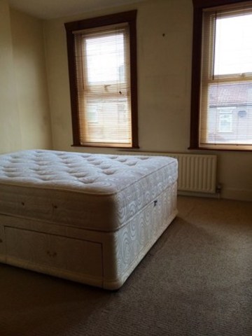  Image of 2 bedroom Terraced house to rent in Birkbeck Road Ilford IG2 at BIRBECK ROAD  NEWBURY PARK, IG2 7LP