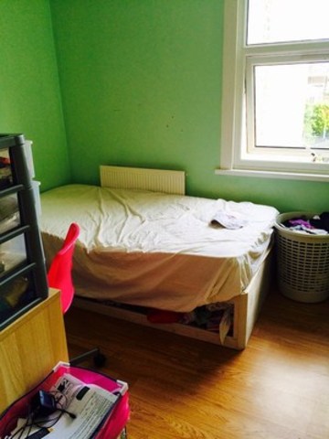  Image of 3 bedroom Terraced house to rent in Birkbeck Road Ilford IG2 at - BIRBECK ROAD  NEWBURY PARK, IG2 7NF