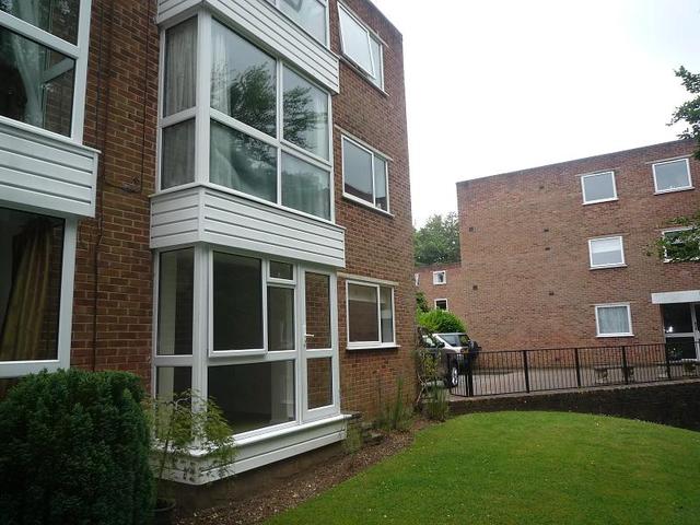  Image of 2 bedroom Flat to rent in Cardwell Crescent Ascot SL5 at Cardwell Crescent  Ascot, SL5 9BT