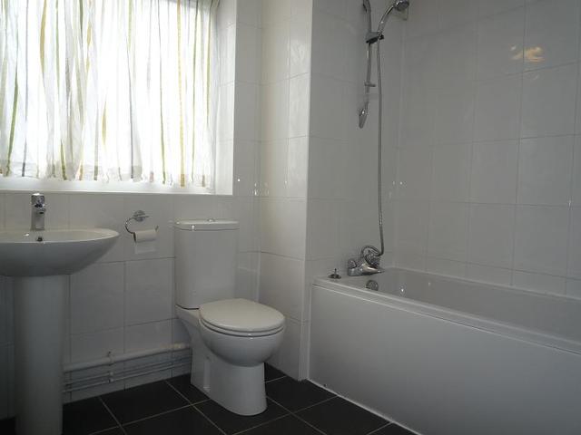  Image of 2 bedroom Flat to rent in Cardwell Crescent Ascot SL5 at Cardwell Crescent  Ascot, SL5 9BT