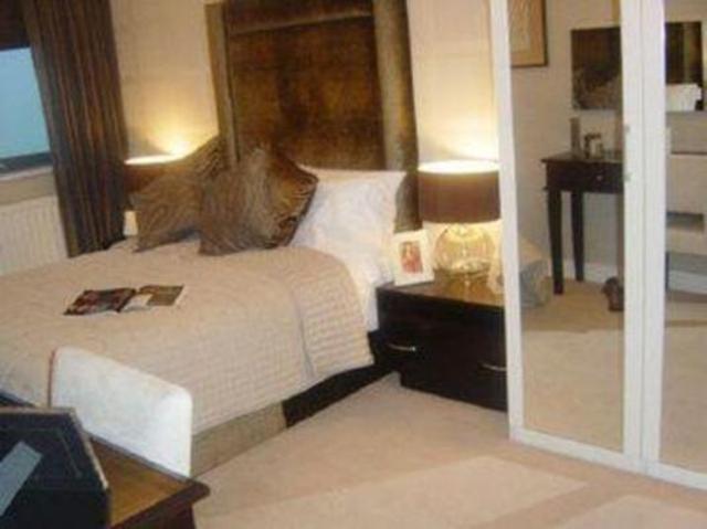  Image of 2 bedroom Apartment to rent in Blackwall Way London E14 at Blackwall Way  Canary Wharf, E14 9GT