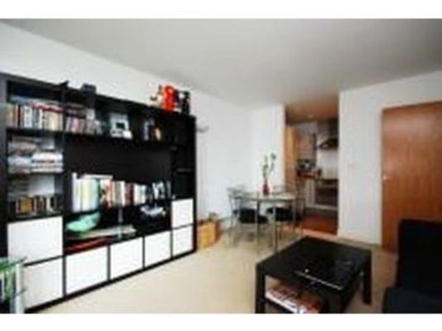 living room Image of 1 bedroom Apartment to rent in Blackwall Way London E14 at Blackwall Way Elektron Tower Canary Wharf, E14 9GB Image of living room