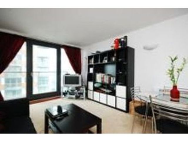  Image of 1 bedroom Apartment to rent in Blackwall Way London E14 at Blackwall Way Elektron Tower Canary Wharf, E14 9GB