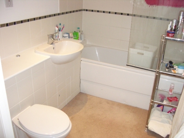  Image of 2 bedroom Flat to rent in Oldchurch Road Romford RM7 at Blade Court  Romford, RM7 0BG