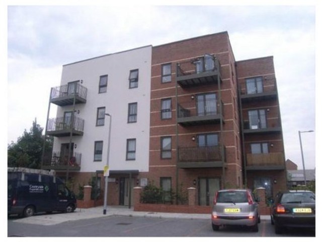  Image of 2 bedroom Flat to rent in Ager Avenue Dagenham RM8 at BLANCHARDS APARTMENTS 13 AGER AVENUE DAGENHAM, RM8 1DY