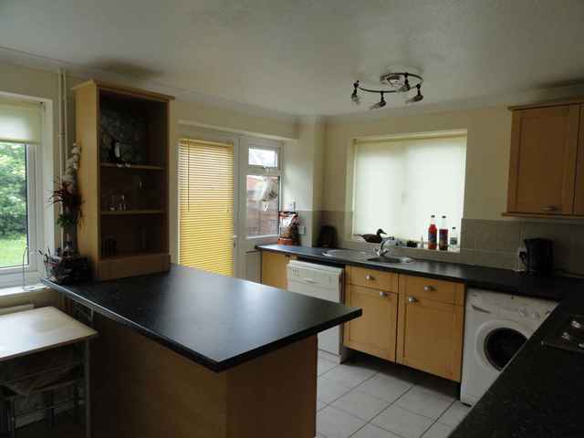  Image of 3 bedroom Semi-Detached house to rent in Cornelia Close Bletchley Milton Keynes MK2 at Bletchley  Fenny Stratford, MK2 3LX
