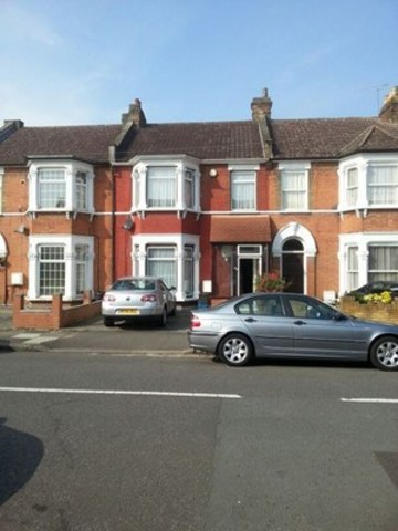  Image of 3 bedroom Terraced house to rent in Blythswood Road Seven Kings Ilford IG3 at BLYTHWOOD ROAD  ILFORD, IG3 8SQ