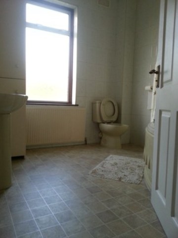  Image of 3 bedroom Terraced house to rent in Blythswood Road Seven Kings Ilford IG3 at BLYTHWOOD ROAD  ILFORD, IG3 8SQ