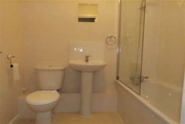  Image of 1 bedroom Studio flat to rent in Richmond Avenue Bognor Regis PO21 at Bognor Regis, PO21 2YD