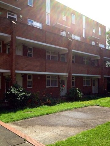  Image of 2 bedroom Detached house to rent in Borrowdale Close Ilford IG4 at BORROWDELE CLOSE  GANTS HILLS, IG4 5LS