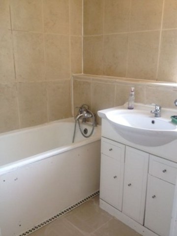  Image of 2 bedroom Detached house to rent in Borrowdale Close Ilford IG4 at BORROWDELE CLOSE  GANTS HILLS, IG4 5LS