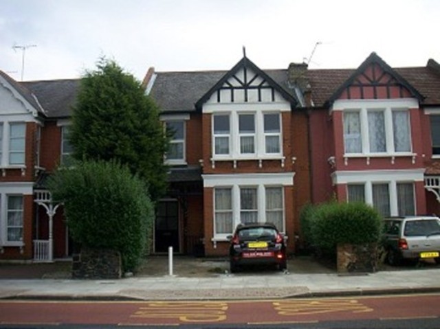  Image of 4 bedroom Detached house to rent in Bowes Road London N11 at Bowes Road  Arnos Grove, N11 1AB