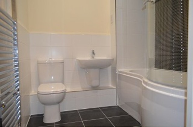  Image of 2 bedroom Flat to rent in Bowes Road London N11 at Bowes Road  Arnos Grove, N11 1BA