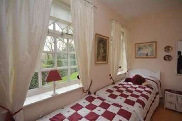  Image of 2 bedroom Flat to rent in Bracken Place Chilworth Southampton SO16 at Bracken Place Chilworth Southampton, SO16 3ET