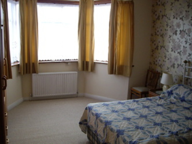  Image of 3 bedroom Detached house to rent in Breamore Road Ilford IG3 at Breamore Road  Seven Kings, IG3 9LZ