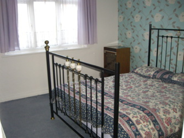  Image of 3 bedroom Detached house to rent in Breamore Road Ilford IG3 at Breamore Road  Seven Kings, IG3 9LZ