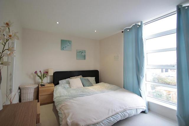  Image of 2 bedroom Flat to rent in Bridge Street Walton-on-Thames KT12 at Bridge Court Bridge Street Walton-on-Thames, KT12 1AG