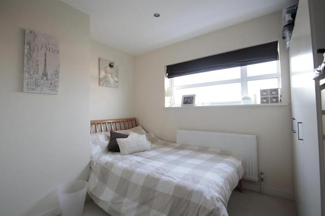  Image of 2 bedroom Flat to rent in Bridge Street Walton-on-Thames KT12 at Bridge Court Bridge Street Walton-on-Thames, KT12 1AG