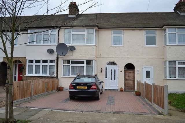  Image of 3 bedroom Terraced house to rent in Bridport Avenue Romford RM7 at Bridport Court,  Romford, RM7 9HP
