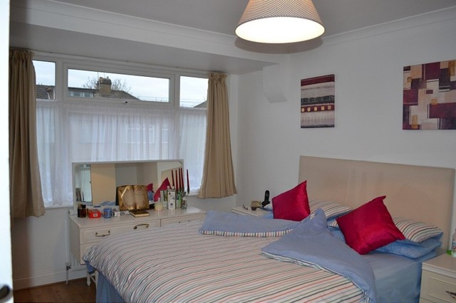  Image of 3 bedroom Terraced house to rent in Bridport Avenue Romford RM7 at Bridport Court,  Romford, RM7 9HP