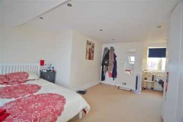  Image of 4 bedroom Terraced house to rent in Brisbane Avenue London SW19 at South Wimbledon, SW19 3AG
