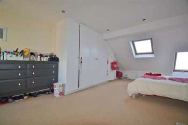  Image of 4 bedroom Terraced house to rent in Brisbane Avenue London SW19 at South Wimbledon, SW19 3AG