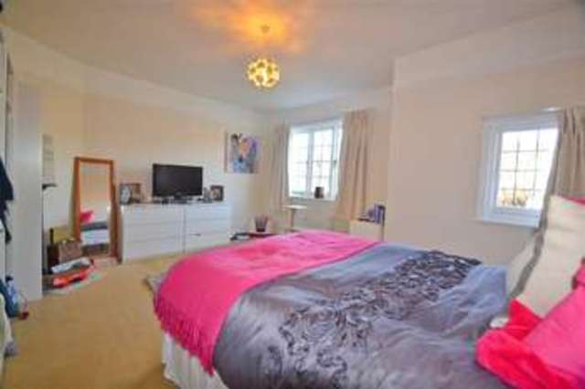  Image of 4 bedroom Terraced house to rent in Brisbane Avenue London SW19 at South Wimbledon, SW19 3AG