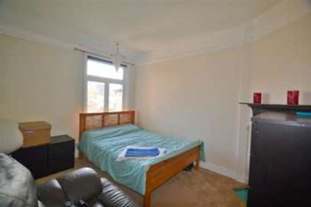  Image of 4 bedroom Terraced house to rent in Brisbane Avenue London SW19 at South Wimbledon, SW19 3AG