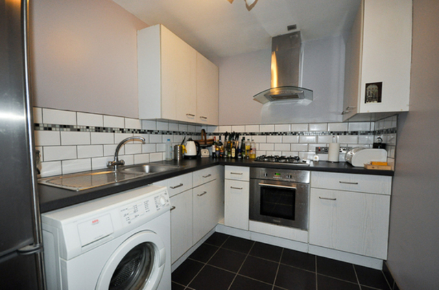  Image of 1 bedroom Flat to rent in Bromley High Street London E3 at Bromley High Street  LONDON, E3 3EG